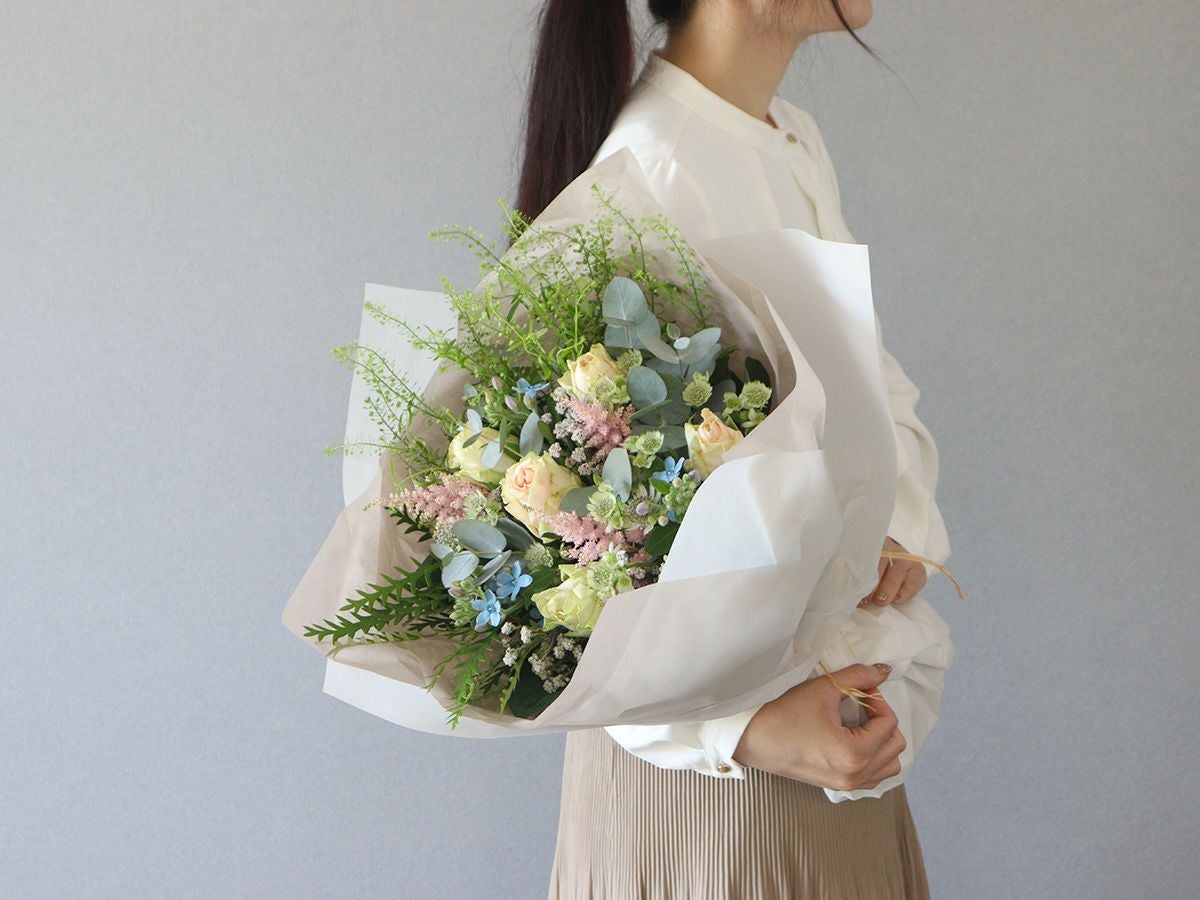 ウエディングローズのペールカラーブーケ | 世界の花屋